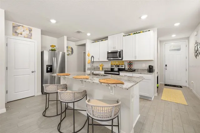 $2,350 | 2316 East Newsome Road, Plant City, FL 33565