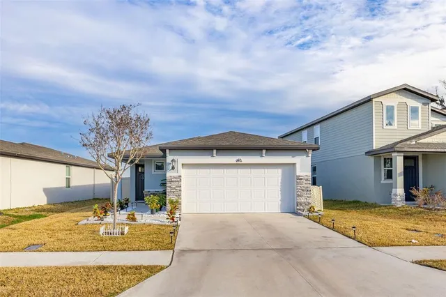 $2,350 | 2316 East Newsome Road, Plant City, FL 33565