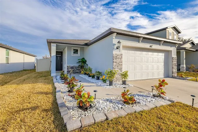 $2,350 | 2316 East Newsome Road, Plant City, FL 33565