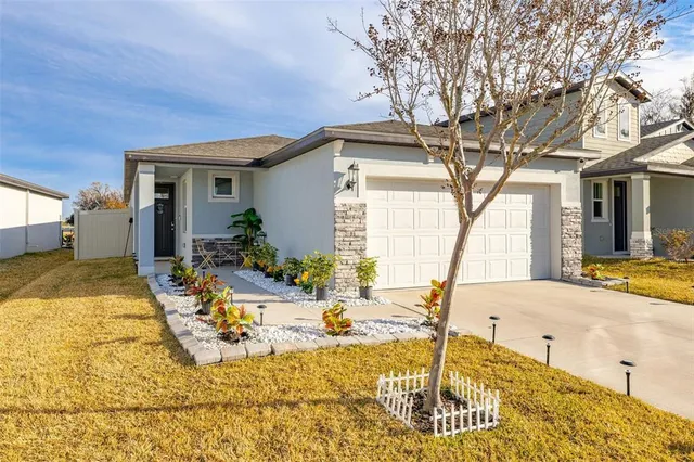 $2,350 | 2316 East Newsome Road, Plant City, FL 33565