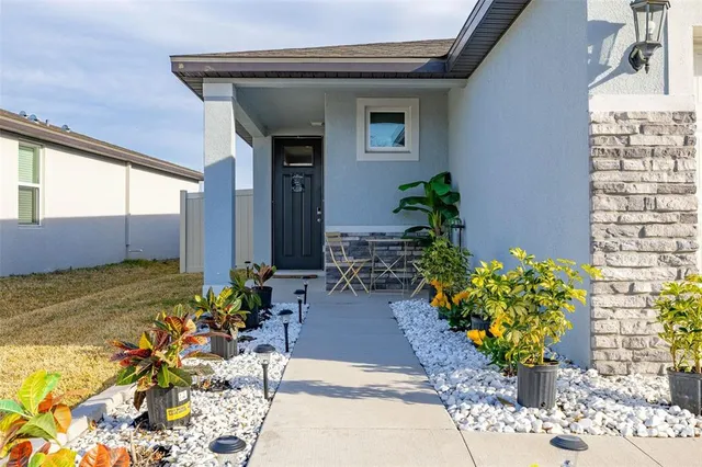 $2,350 | 2316 East Newsome Road, Plant City, FL 33565