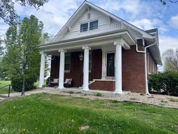 $290,000 | 990 East Vincennes Street, Linton, IN 47441