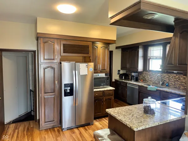 $269,900 | 990 East Vincennes Street, Linton, IN 47441