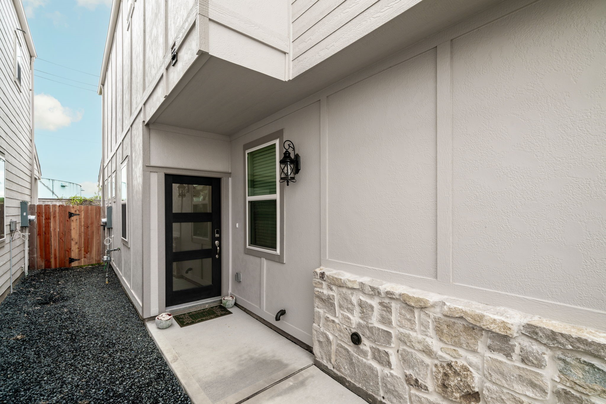 8209 Rising Stream Drive Houston, TX 77063 - Photo 5 of 37 Gallery Image 5
