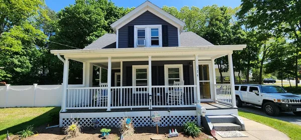 $2,700 | 124 Beaver Street, Unit 1, Franklin, MA 02038