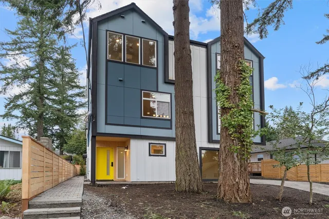 $889,950 | 14308 Roslyn Place North, Seattle, WA 98133