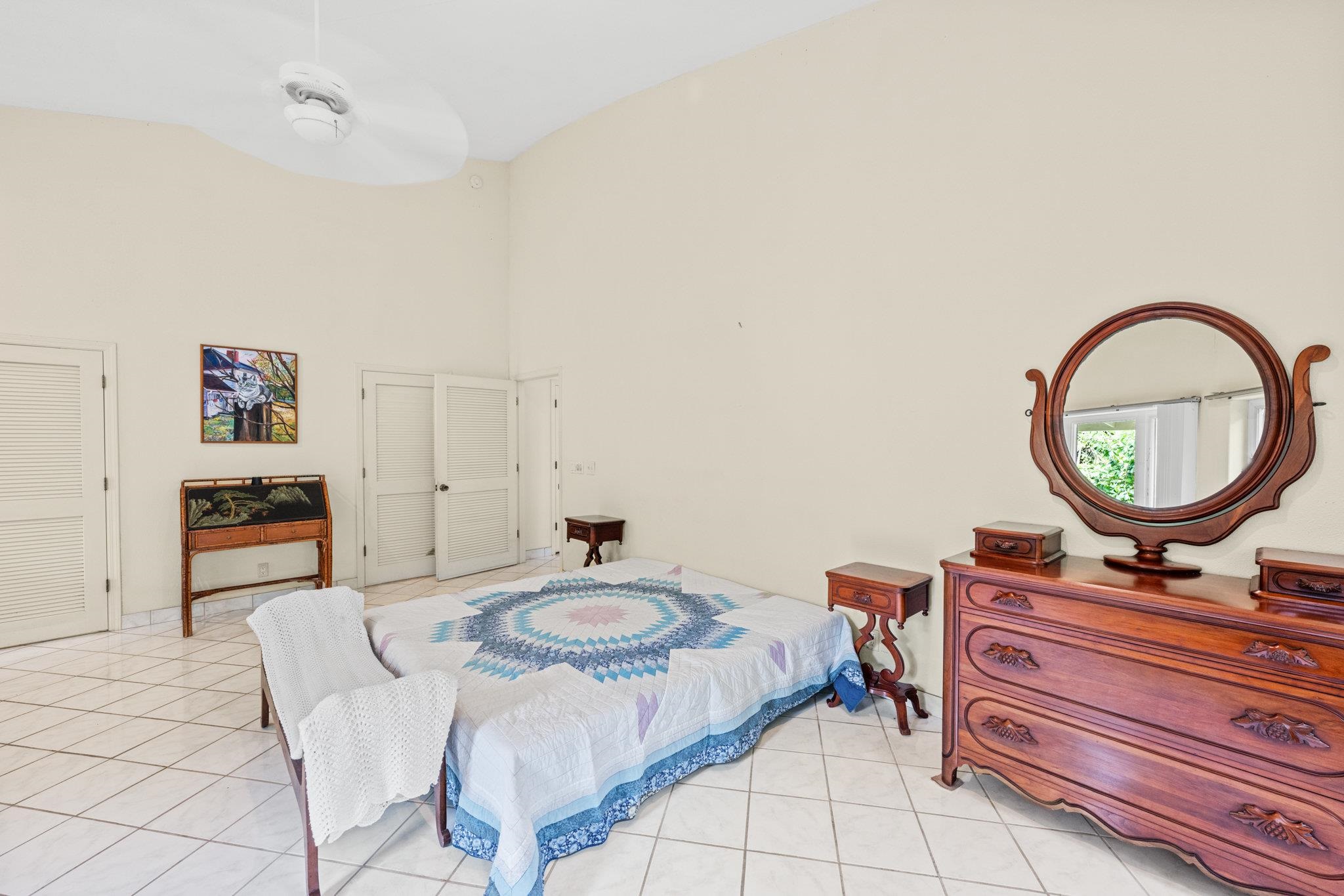 155 Uwala Road Hana, HI 96713 - Photo 17 of 41 a living room with furniture a mirror and a table