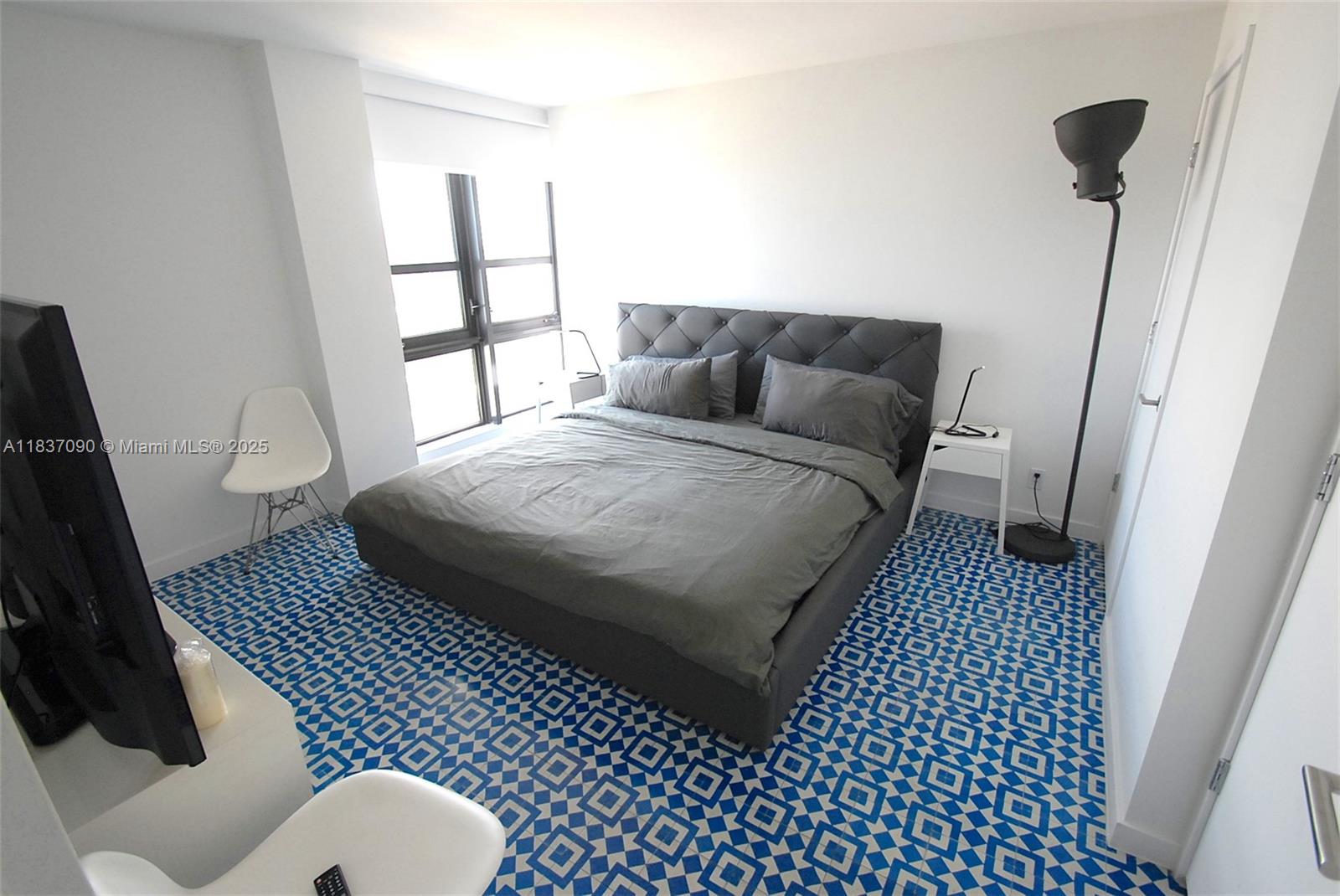 1800 Collins Avenue, Unit 18F Miami Beach, FL 33139 - Photo 14 of 22 a living room with a couch