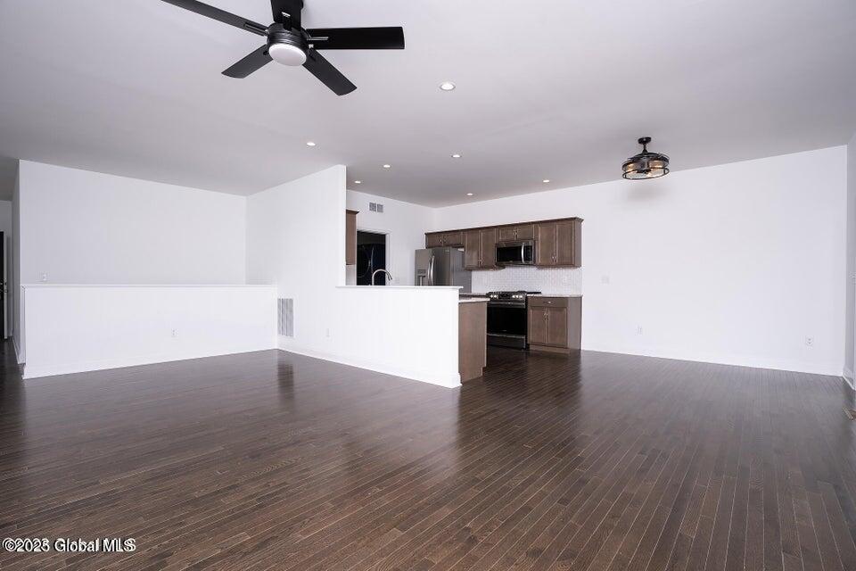 922 Ridgeview Circle Castleton-on-Hudson, NY 12033 - Photo 4 of 12 20230728053910016192000000-o