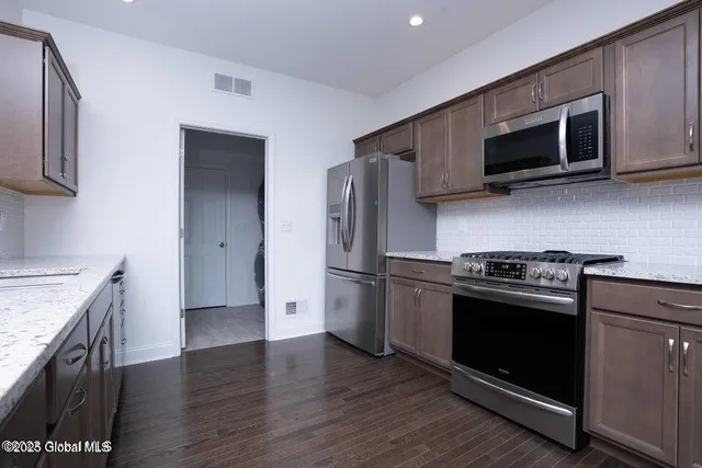 $478,900 | 922 Ridgeview Circle, Castleton-on-Hudson, NY 12033