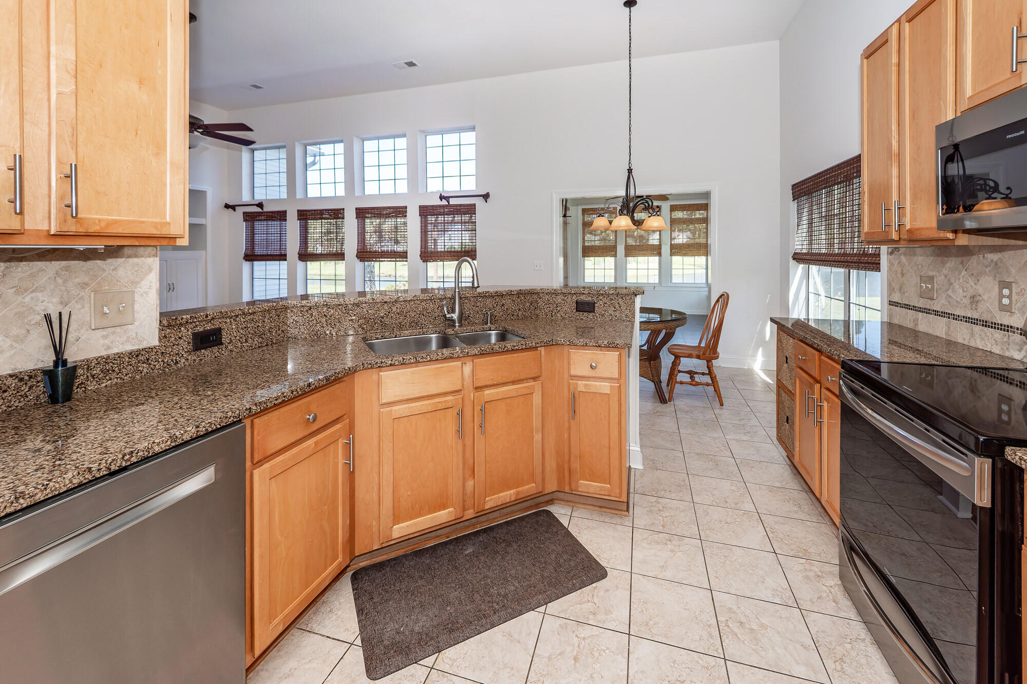 2061 Bancroft Lane Mount Pleasant, SC 29466 - Photo 7 of 57 08