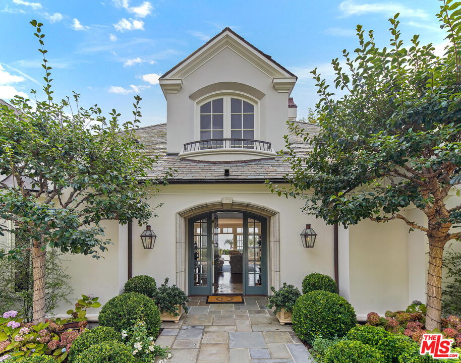 541 Paseo Miramar Pacific Palisades, CA 90272 - Photo 5 of 50 a front view of a house