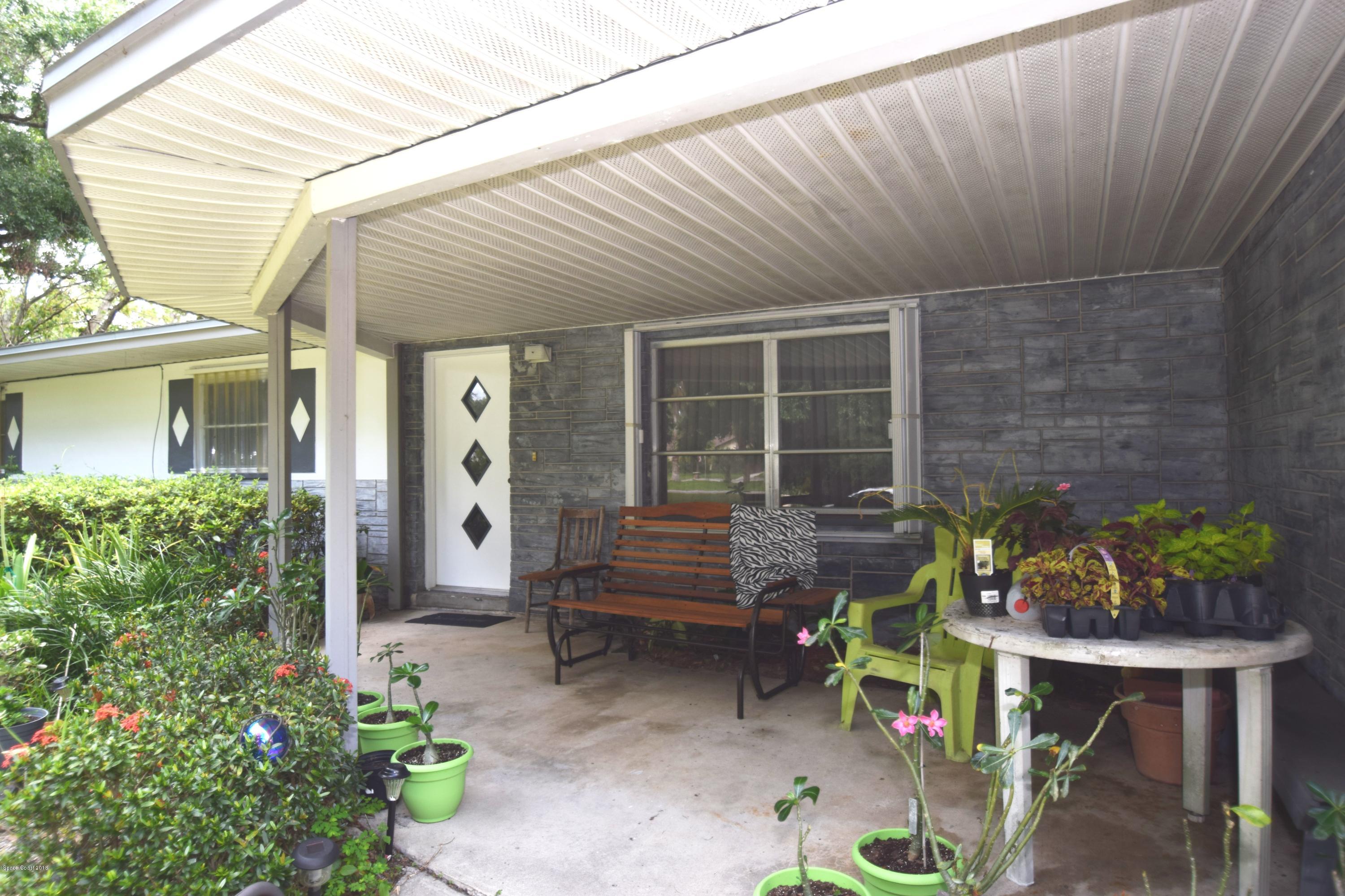 2715 Lakemont Road Melbourne, FL 32934 - Photo 2 of 15 Front Patio