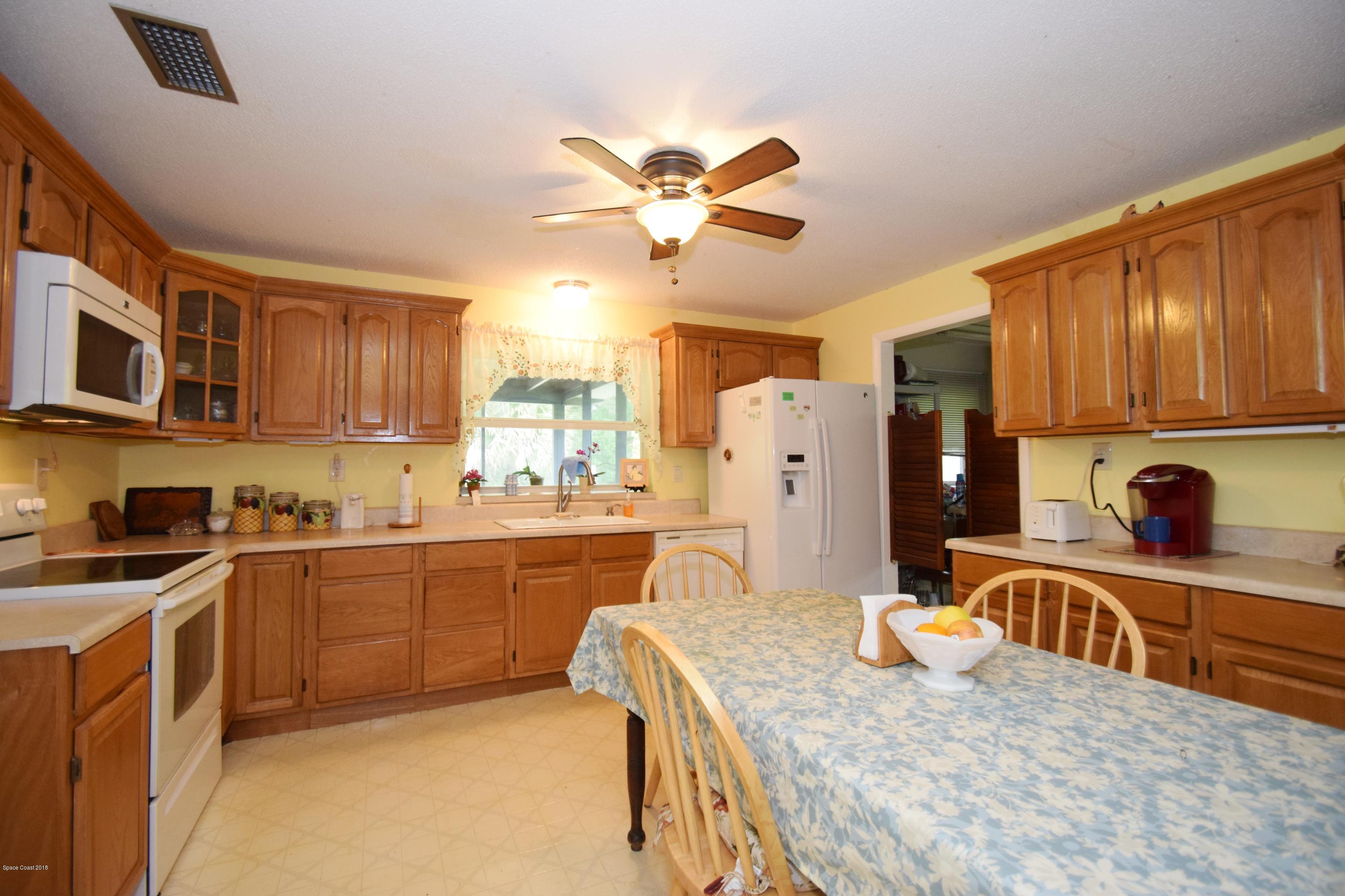 2715 Lakemont Road Melbourne, FL 32934 - Photo 5 of 15 Kitchen