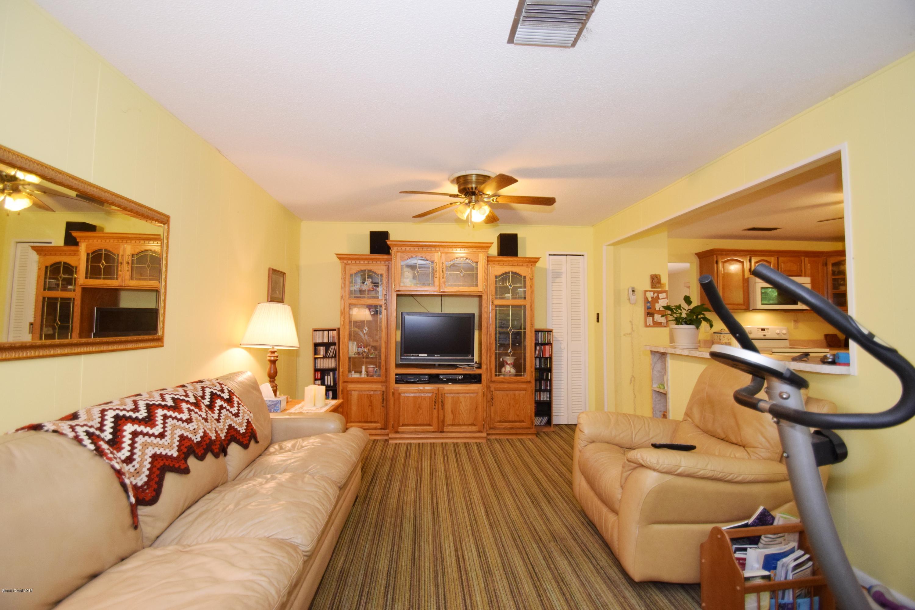 2715 Lakemont Road Melbourne, FL 32934 - Photo 7 of 15 Family Room