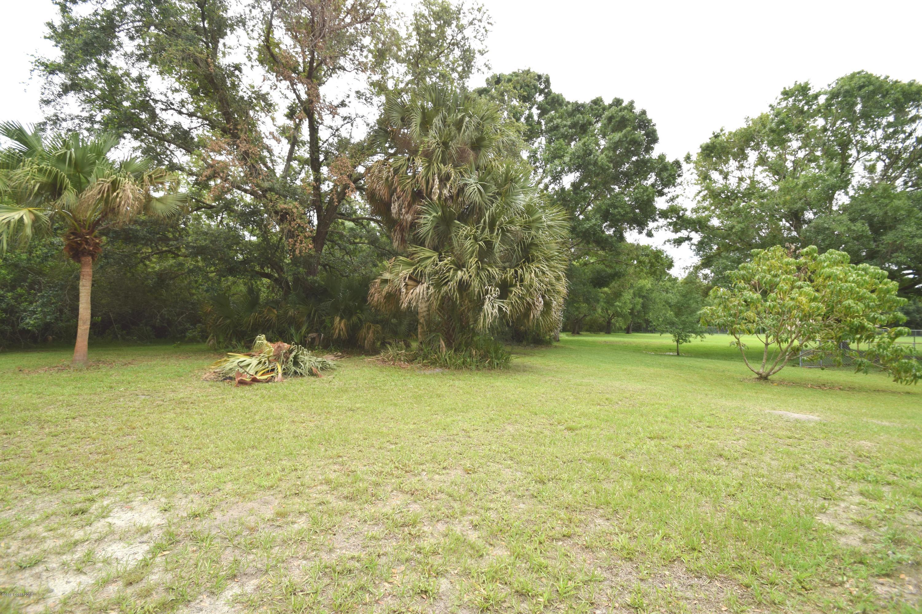 2715 Lakemont Road Melbourne, FL 32934 - Photo 10 of 15 Backyard