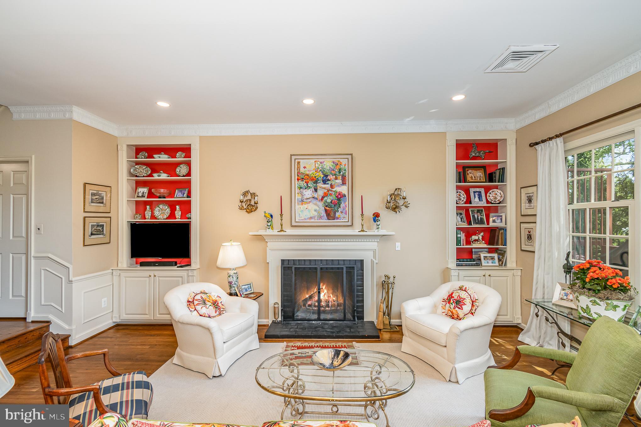 8031 Strauff Road, Unit 4 Towson, MD 21204 - Photo 4 of 36 Living Room