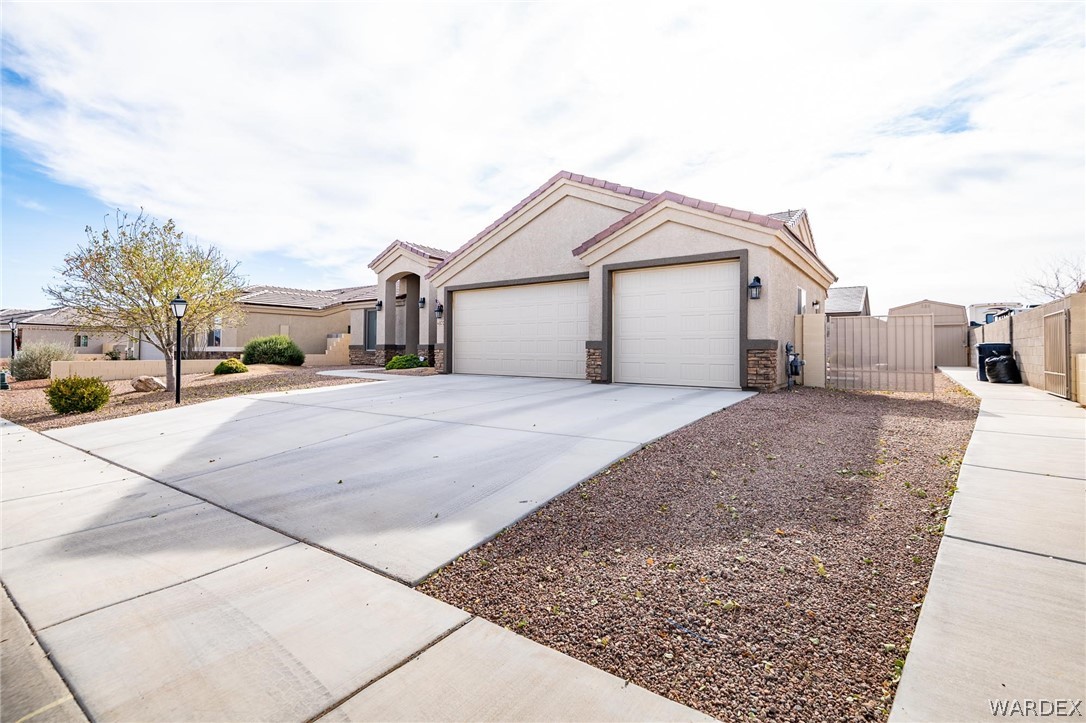 4870 North Old W Road Kingman, AZ 86401 - Photo 3 of 41 a view of a house with a outdoor space
