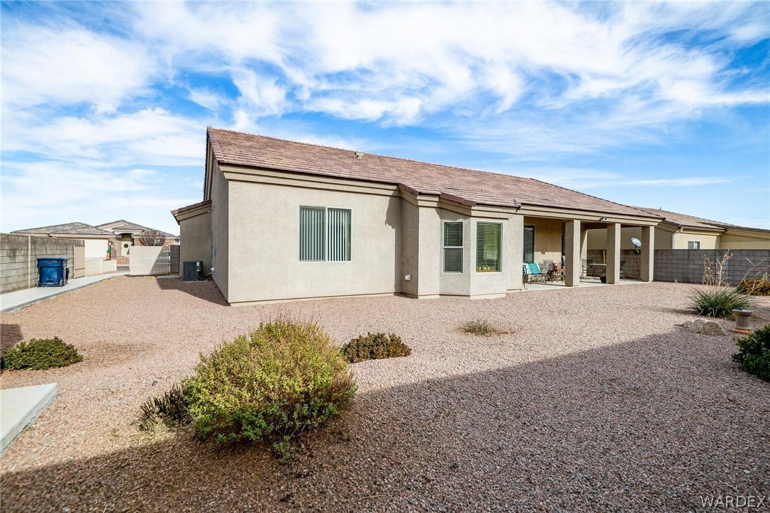4870 North Old W Road Kingman, AZ 86401 - Photo 33 of 41 a front view of a house with a yard