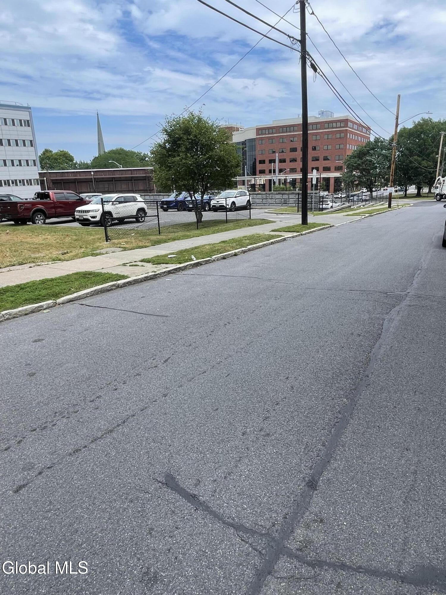 312 Georgetta Dix Plaza Schenectady, NY 12307 - Photo 5 of 6 IMG_9258