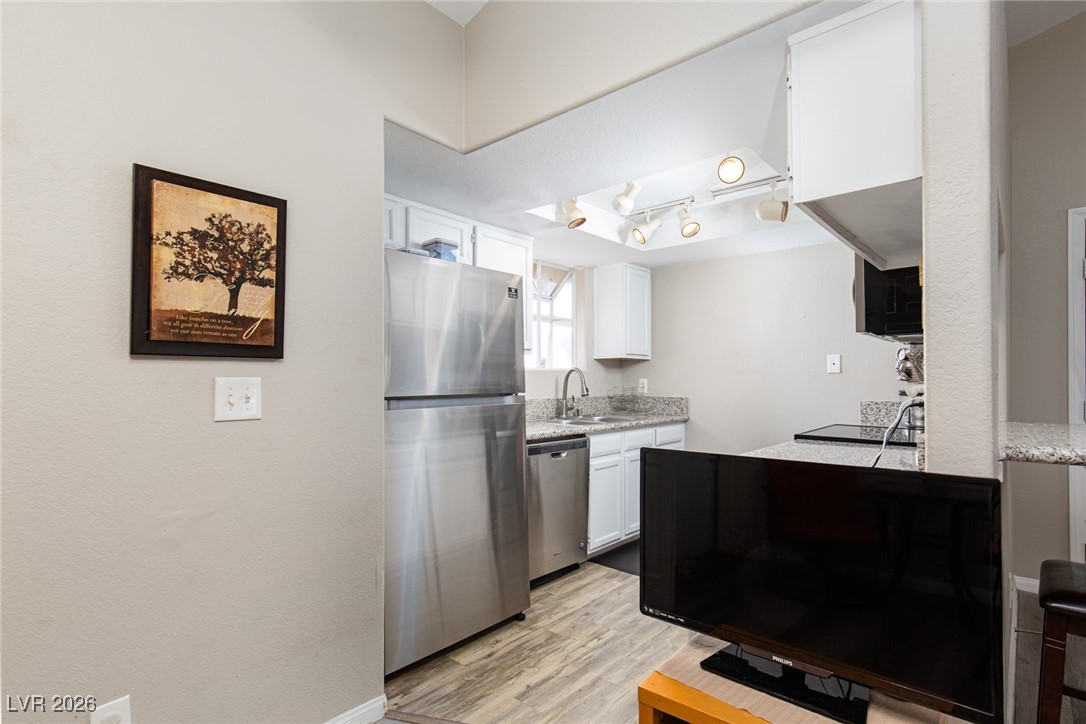 5370 Angler Circle, Unit 202 Las Vegas, NV 89122 - Photo 9 of 22