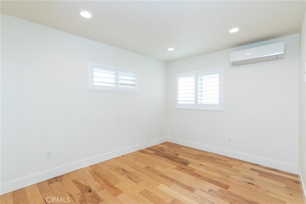 41 C Pacific Surfside, CA 90743 - Photo 5 of 20 1st floor bedroom