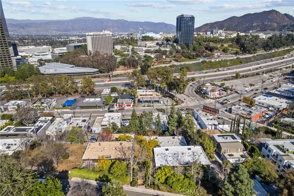 $799,000 | 3880 Fredonia Drive, Unit D, Los Angeles, CA 90068