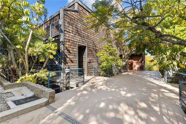 $799,000 | 3880 Fredonia Drive, Unit D, Los Angeles, CA 90068