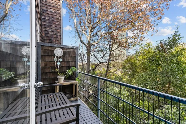 $799,000 | 3880 Fredonia Drive, Unit D, Los Angeles, CA 90068