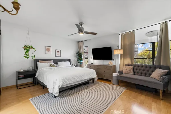 $799,000 | 3880 Fredonia Drive, Unit D, Los Angeles, CA 90068