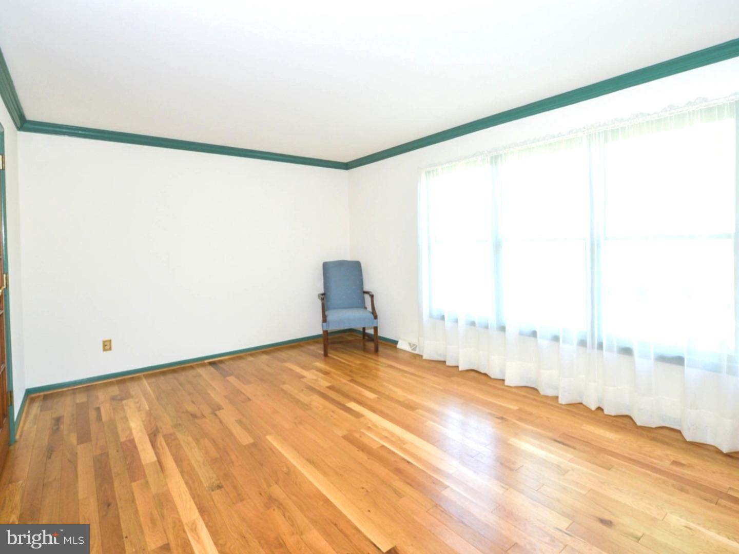 15 Beverly Road Hilltown, PA 18944 - Photo 3 of 25 Living Room
