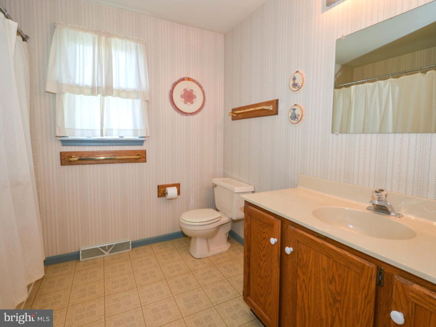 15 Beverly Road Hilltown, PA 18944 - Photo 21 of 25 Bathroom
