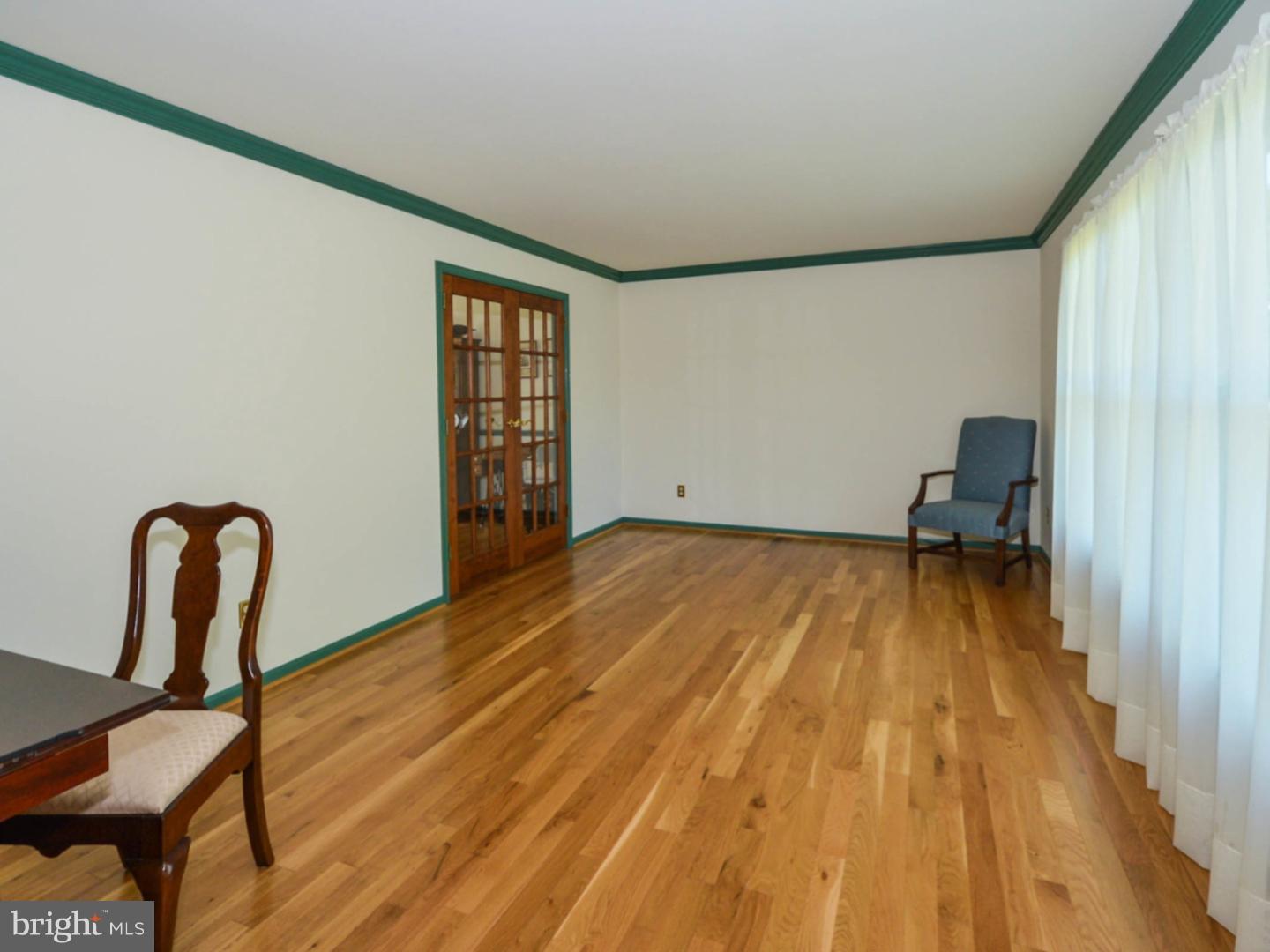 15 Beverly Road Hilltown, PA 18944 - Photo 4 of 25 Living Room