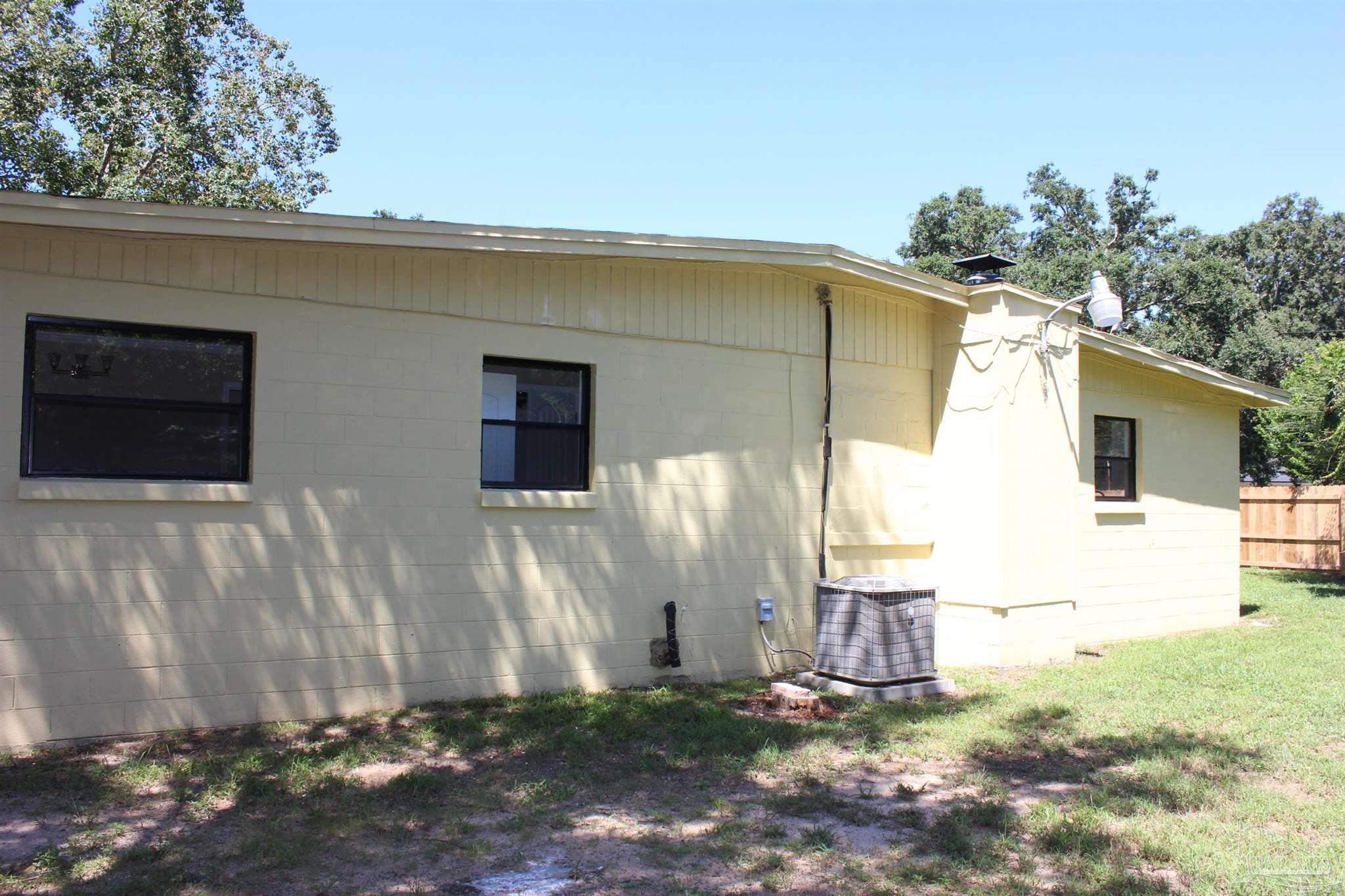 711 East Montclair Road Pensacola, FL 32505 - Photo 3 of 20 Gallery Image 3
