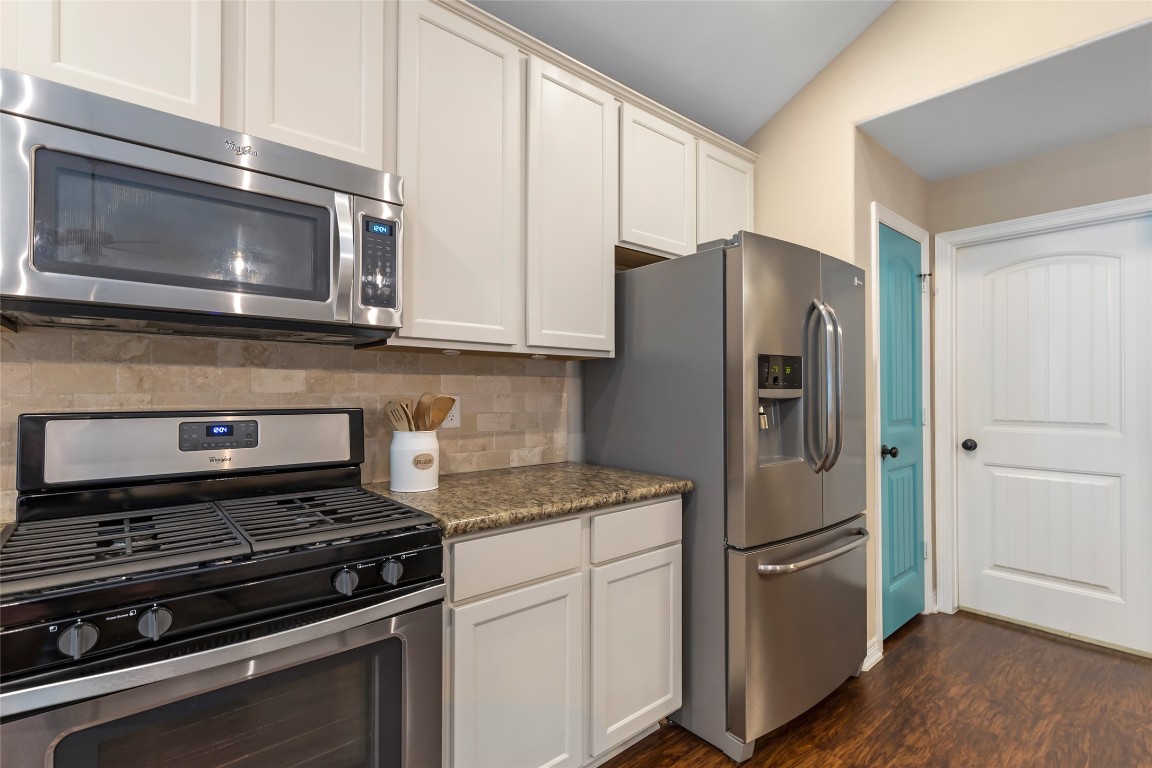 735 Broad Ripple Drive Houston, TX 77336 - Photo 11 of 32