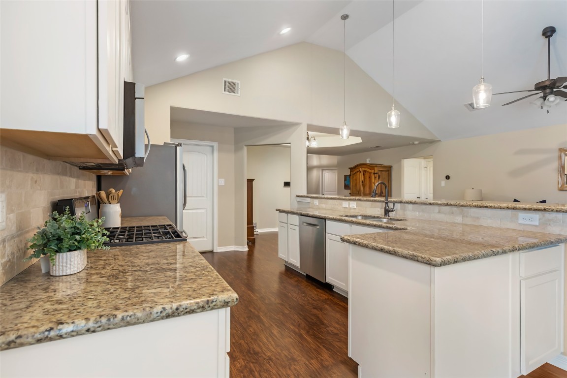 735 Broad Ripple Drive Houston, TX 77336 - Photo 12 of 32