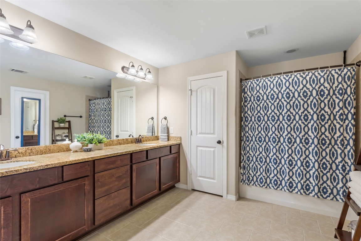 735 Broad Ripple Drive Houston, TX 77336 - Photo 17 of 32