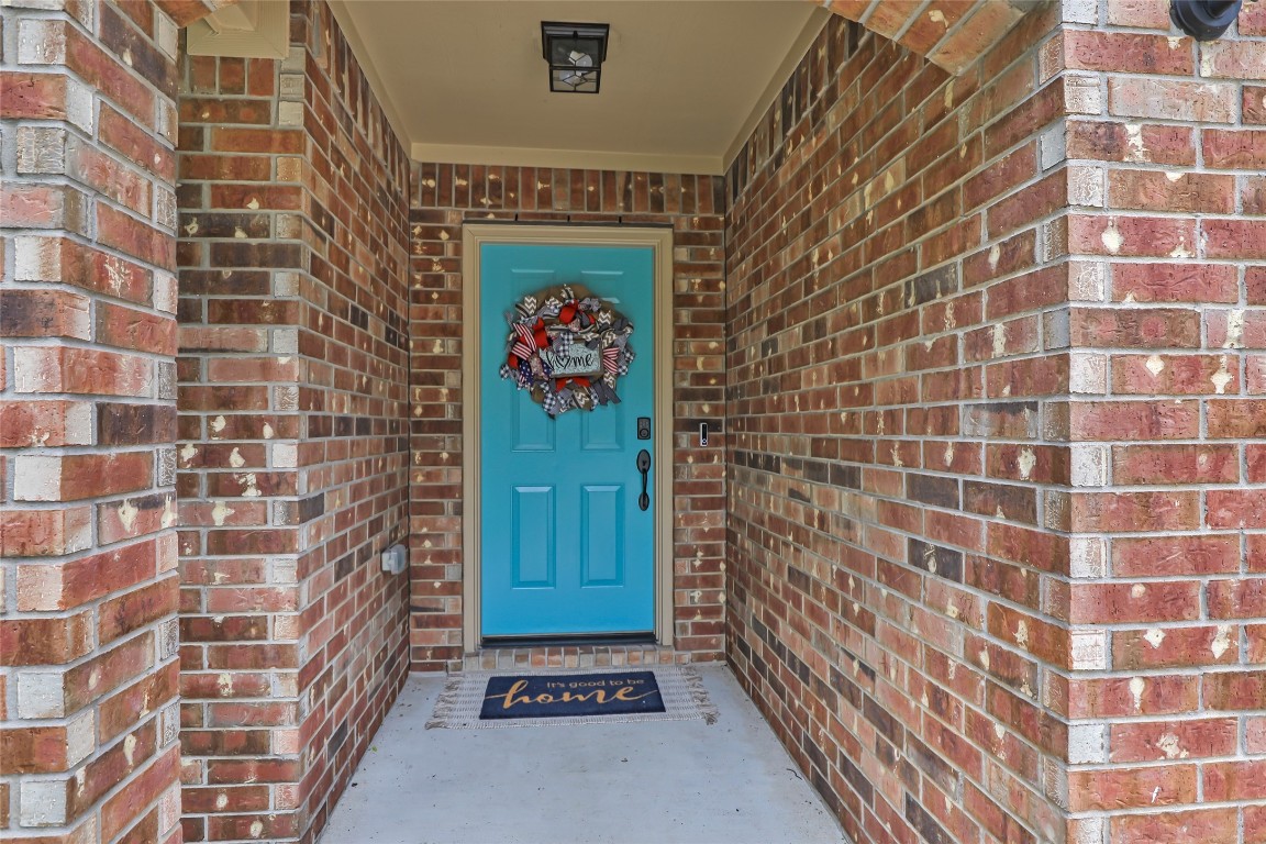 735 Broad Ripple Drive Houston, TX 77336 - Photo 4 of 32