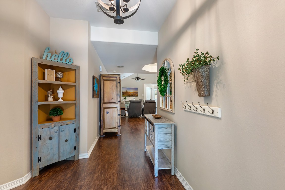 735 Broad Ripple Drive Houston, TX 77336 - Photo 5 of 32