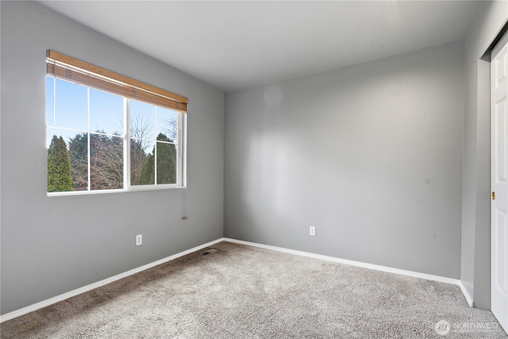 5624 South 233rd Street, Unit 41 Kent, WA 98032 - Photo 23 of 37 an empty room with a window