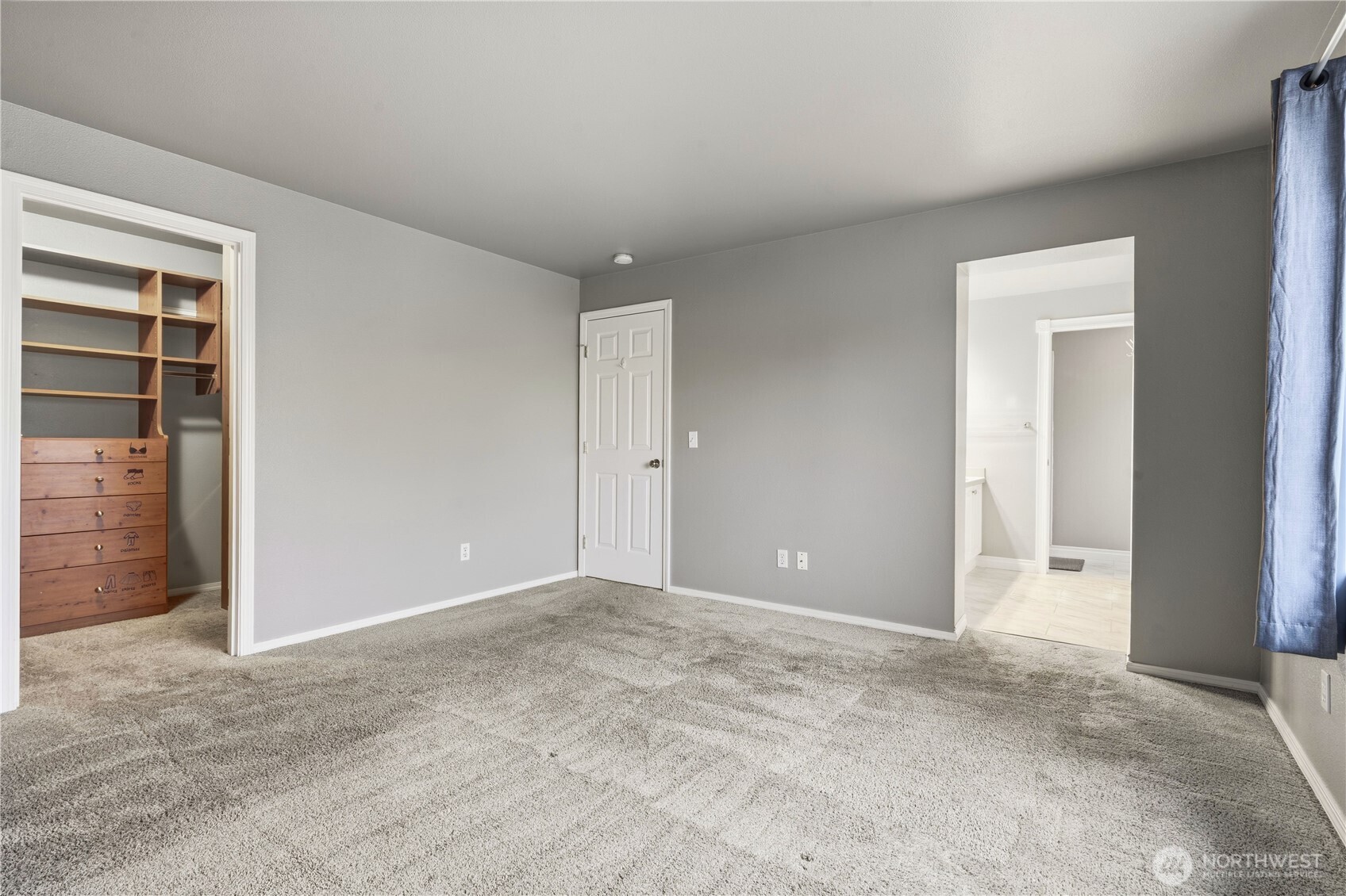 5624 South 233rd Street, Unit 41 Kent, WA 98032 - Photo 26 of 37 an empty room with closet area