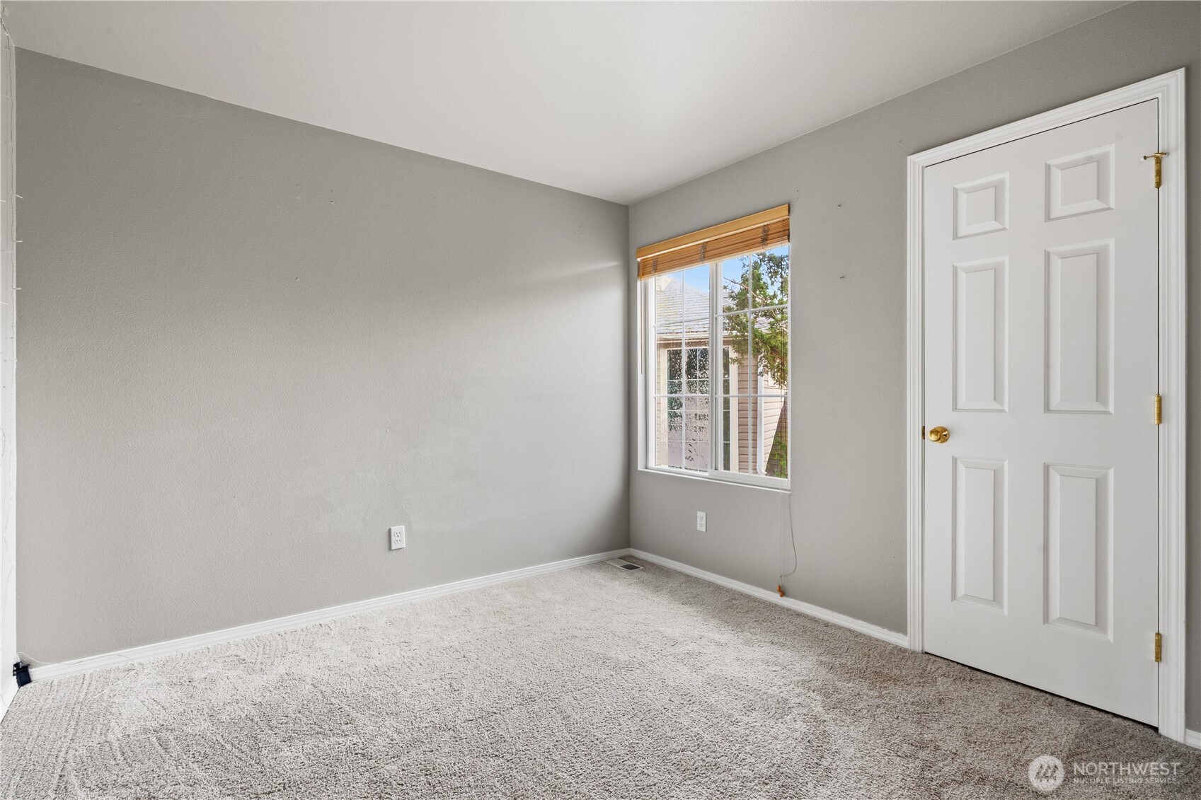 5624 South 233rd Street, Unit 41 Kent, WA 98032 - Photo 30 of 37 an empty room with windows