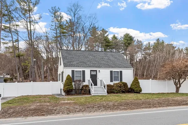 $520,000 | 1430 Mammoth Road, Dracut, MA 01826