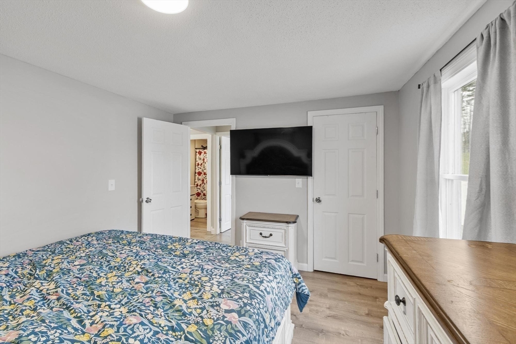 1430 Mammoth Road Dracut, MA 01826 - Photo 11 of 31