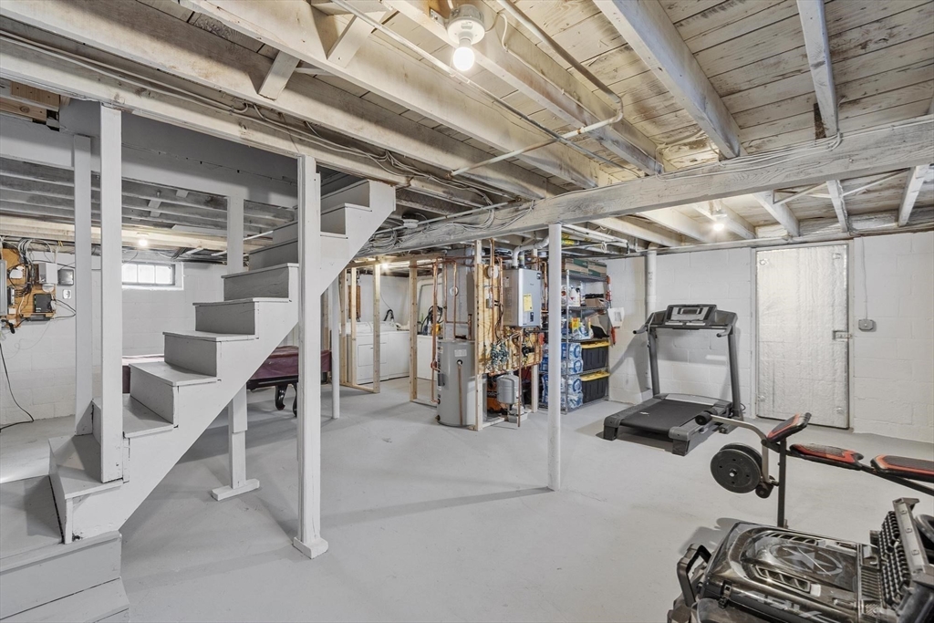 1430 Mammoth Road Dracut, MA 01826 - Photo 19 of 31