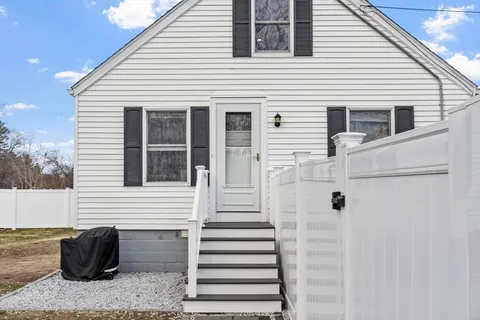 $499,000 | 1430 Mammoth Road, Dracut, MA 01826