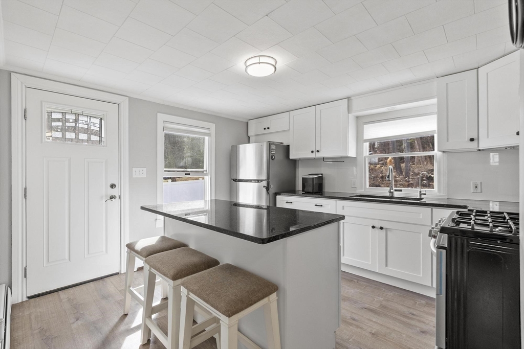 1430 Mammoth Road Dracut, MA 01826 - Photo 5 of 31