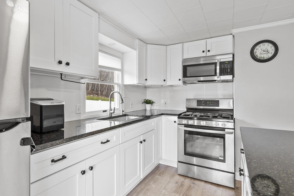 1430 Mammoth Road Dracut, MA 01826 - Photo 5 of 41