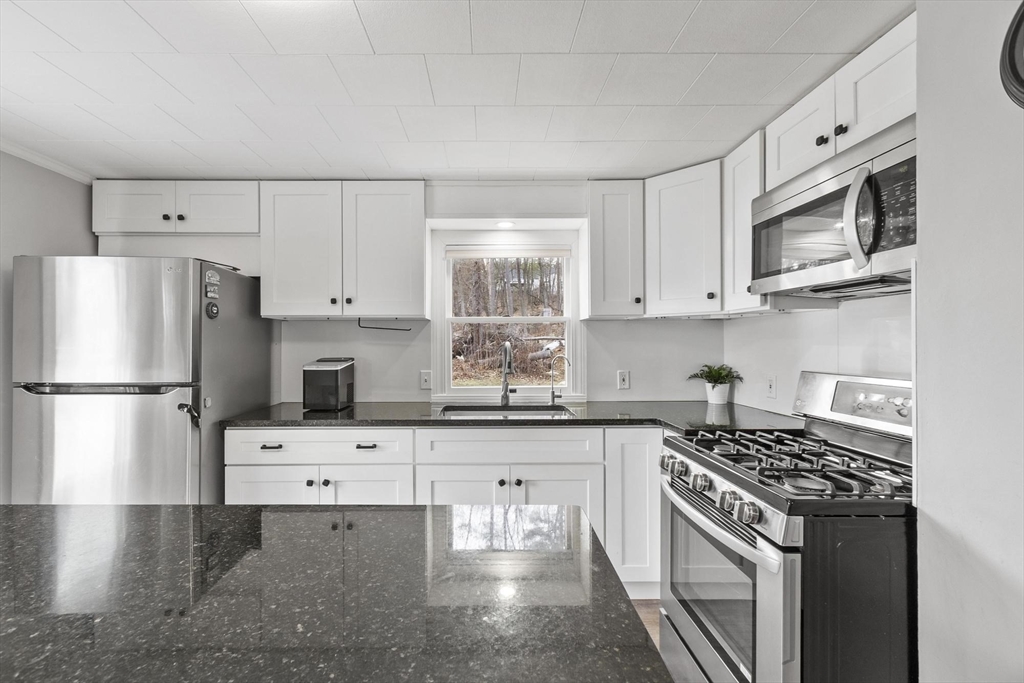 1430 Mammoth Road Dracut, MA 01826 - Photo 7 of 41