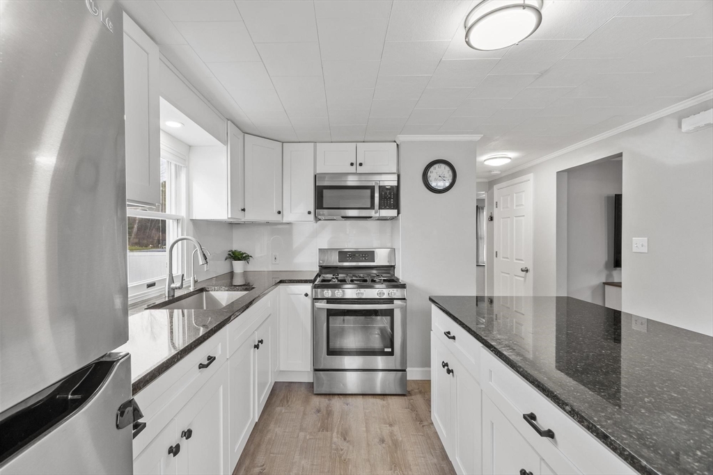 1430 Mammoth Road Dracut, MA 01826 - Photo 8 of 41